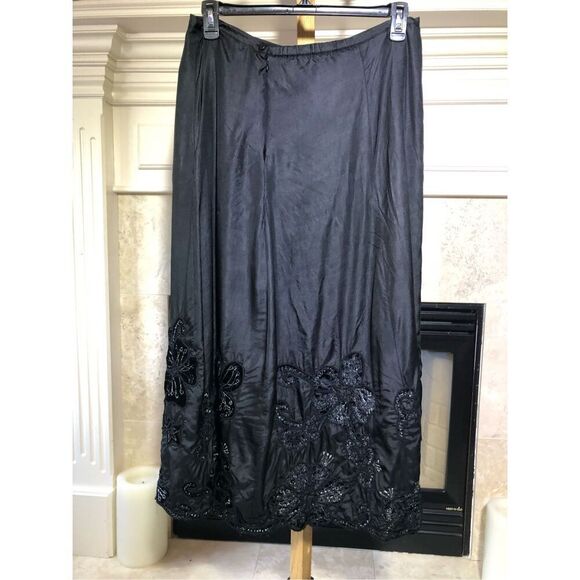 Chico’s Women’s Black Elegant Knee Length Silk Floral Embroidered Skirt Size 3 ( - Picture 3 of 8